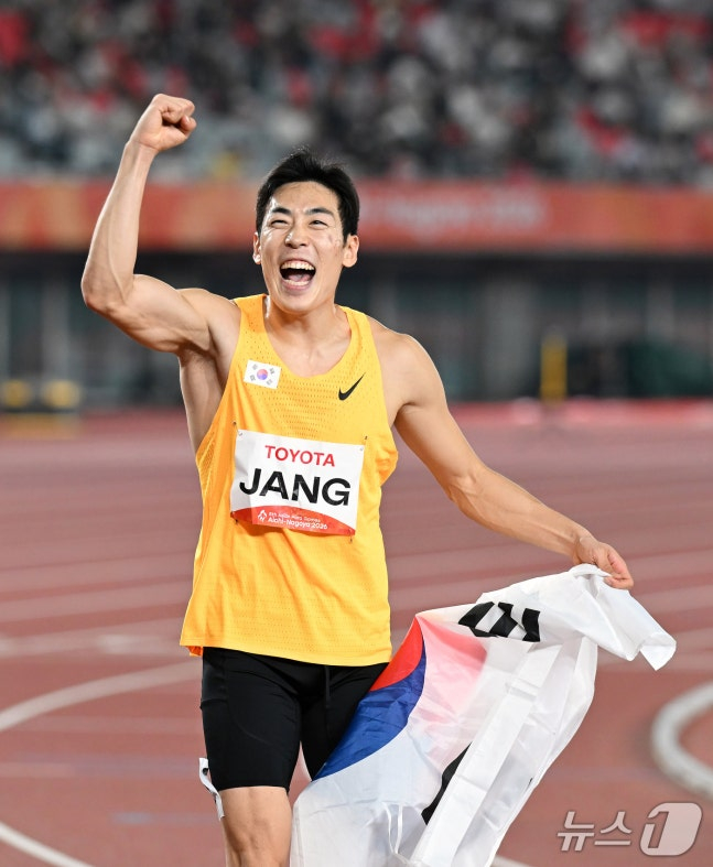 '시각장애 스프린터' 장민호, 아시안패러게임 육상 100m '아시아新' 금메달 획득