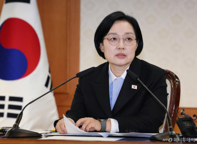 [단독]경찰, 한성숙 총리 '가짜 청첩장' 유포 작성자 입건…명예훼손 혐의