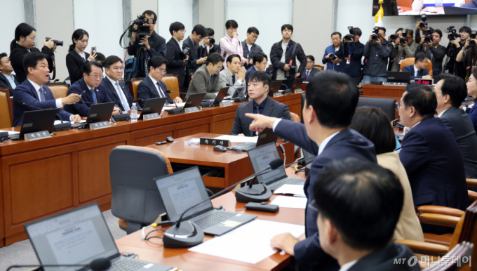 운영위, 靑 국감 앞두고…강훈식·김현지·김용범 증인 채택 제외키로