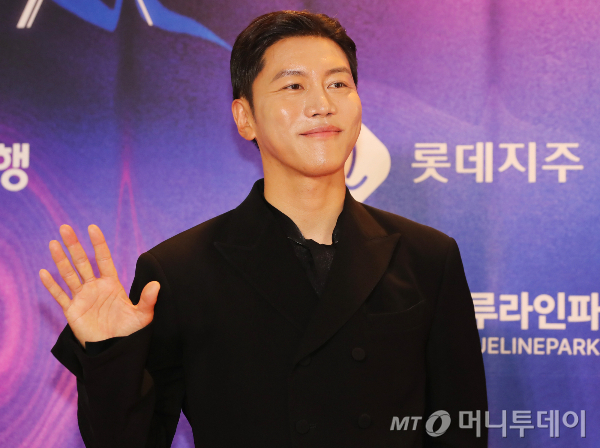 '호프' 배우 음문석, 내년 1월 결혼…예비 신부는 모델
