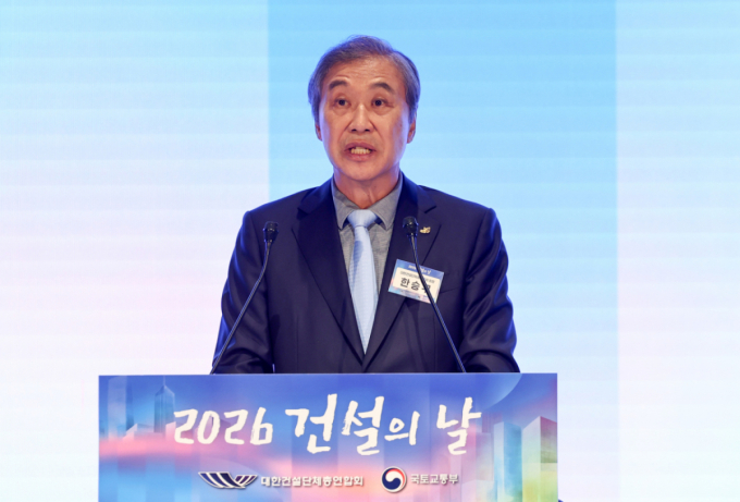 한승구 건협회장 "삼중규제 현실화 땐 대기업도 못 버텨"