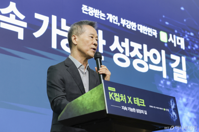 홍선근 회장 "1인당 GDP 7만달러, K컬처 없인 어려워"…이수만 프로듀서 "K컬처, 새로운 실험해야"