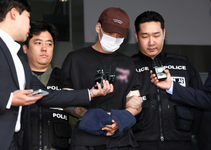흉기 든 애인… 긴급호출 누를 수 있나요