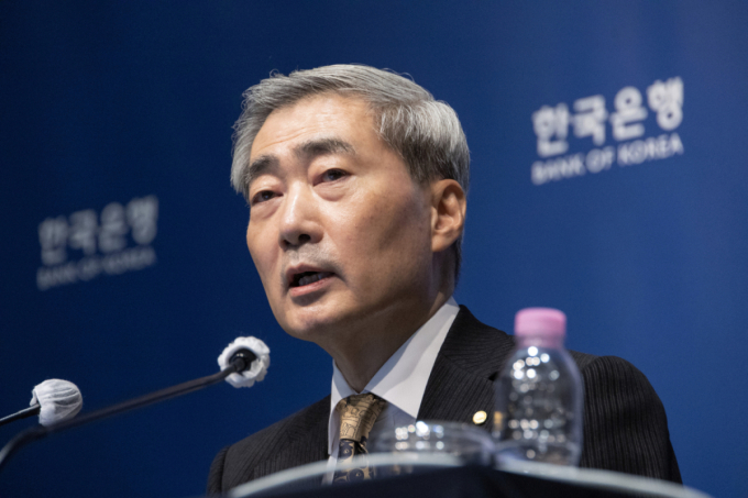 신현송 "금리 동결, '호미질'의 결실…긴축기조 계속 이어갈 필요"