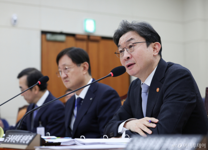 "단일 ETF 출시, 누구 지시인가"...野, 정무위 국감 마지막 날 총공세