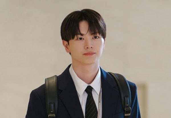 '나인 투 식스' 육성재, 철벽 워커홀릭 박민영 녹일 햇살 연하남