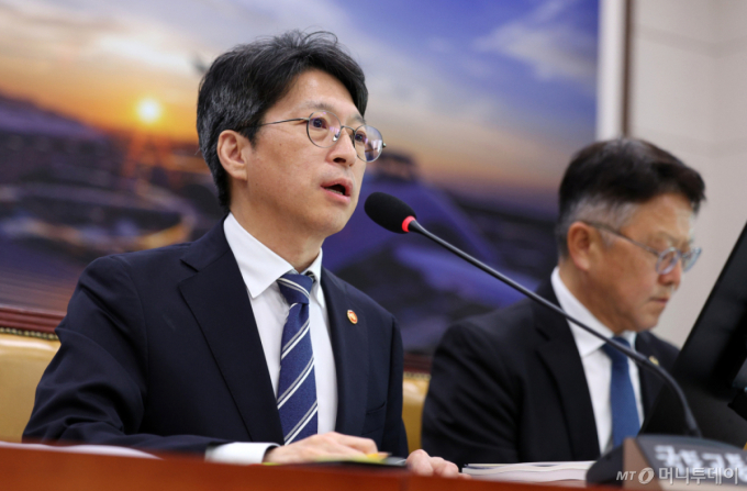 홍지선 "집값, 공급 확대·금리 인상 등 영향"… 전월세난엔 "공급 부족"