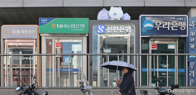 4분기 대출 문턱 높인다…중기 연체율 1%·가계 신용위험 확대