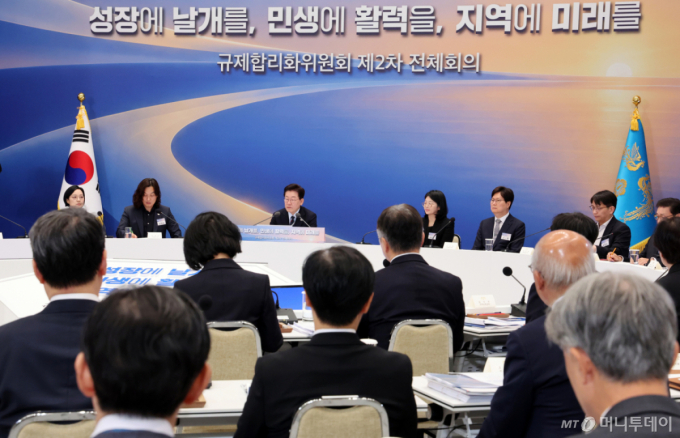대통령 주문에 주52시간 해법 찾는 정부…시행령 등 다양한 대안 검토