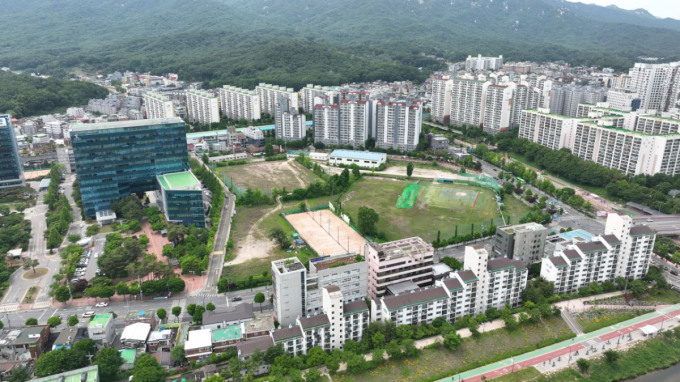 10년 멈췄던 성대 야구장 부지 개발 재개…2100가구 공공주택 들어선다