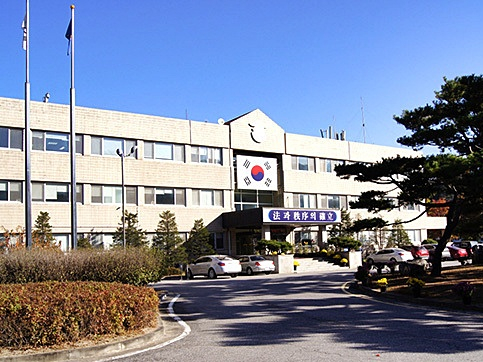 "안 잡네?" 교도소 밖으로 걸어 나간 수형자…교도관 2명 '경고'