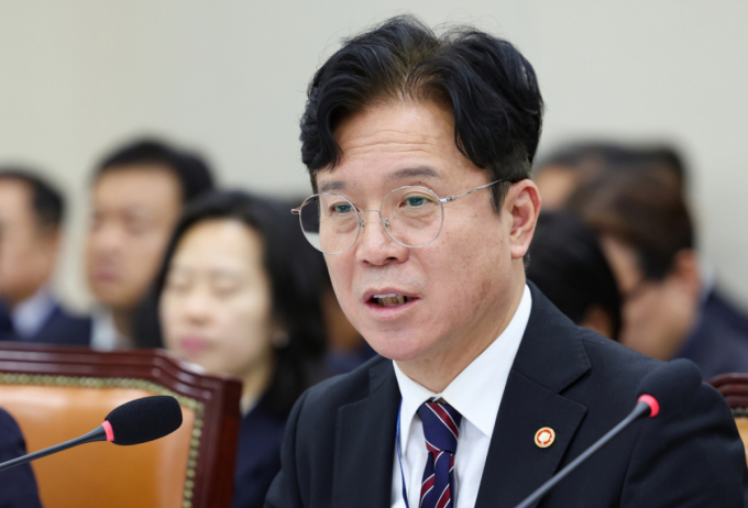 노동장관 "국민연금, 퇴직연금 운용에 참여하는 것도 검토"