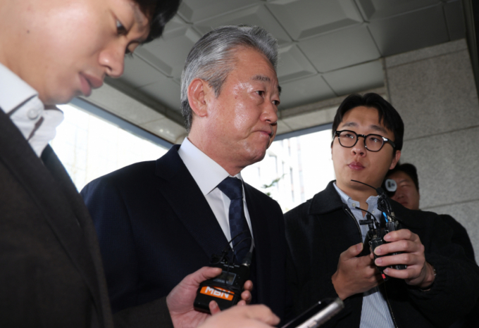 경찰, '1억 뇌물수수 의혹' 강호동 농협회장 3차 소환