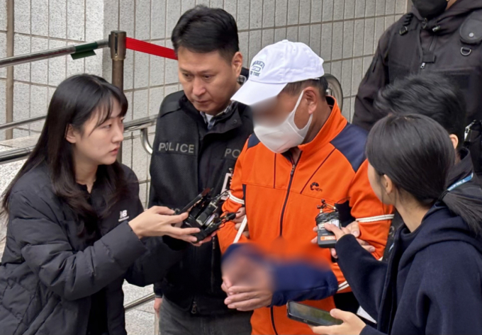 "인형인 줄"…주택가에 '미라화 시신' 유기한 남성 2명 구속기로