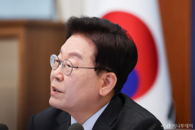 李대통령 "뒷골목이나 SNS 속 국민과 소통은 대표 공복 책무"