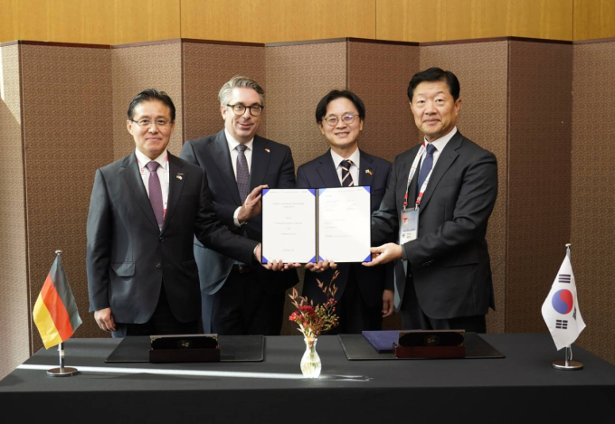 효성중공업, 독일 지멘스와 'AI 데이터센터 전력망' 협력