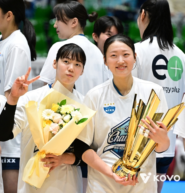 '유서연 복귀' 우승팀 GS칼텍스, 이영택의 '행복한 고민' ... 김영래 도로공사 감독 데뷔전 "많이 떨린다, 선수들 서포트할 것" [장충 현장]