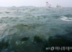 기름띠 퍼진 세월호 침몰 사고해역