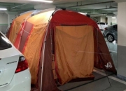 아파트 주차장에 등장한 '대형 텐트'…"살다살다 이런 일이"