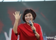 '천안함 父 희생' 14살 골프유망주 후원자는…가수 현숙이었다