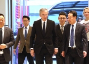 택시기사 한마디에 '인생 반전'…공대 출신이 250조 명품대통령으로[스토리후]