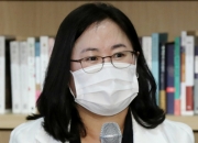 학폭유족 소송 유기한 권경애 변호사, 정직 1년 확정