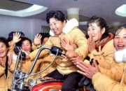 북한 여성들, 돈 벌더니…"내 남편은 '멍멍개'" 목소리 커졌다