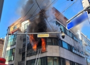 [베테랑] "범인만 잡는게 아닙니다"…불길 치솟는 빌라에 뛰어든 경찰