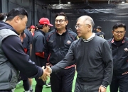 美 출장간 정의선 회장, 기아 타이거즈 스프링캠프 깜짝 방문