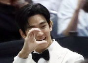 김수현, 故 김새론 볼뽀뽀·문자 공개에도…"입장 변화 없다"