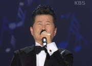 태진아, 故 송대관 추모 무대서 울컥…"대관이 형 보고 싶다"