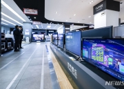 중국엔 소송, 저부가 사업은 철수…삼성·LGD, OLED 초격차 '속도'