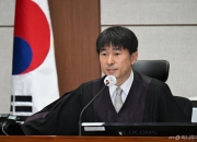 피고인보다 재판장에 더 관심…내일 윤 전 대통령 내란 혐의 4차 공판