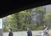 검정 패딩·모자 쓰고 걷는 尹…길거리 목격담 확산