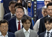 "변호사 구할 돈도 없다"…수용번호 '3617' 尹, 아침 참치김치죽