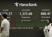 역대 최고가와 격차 '4%'로 좁혔다… 외국인, 돈보따리 행렬