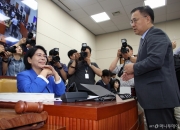 청문회 슈퍼위크, 시작부터 곳곳 파행...'피켓' 두고 與野 신경전