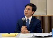 2008년 촛불시위 사진 보여주며 "협상 불가"…소고기·쌀 지켰다