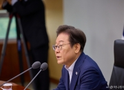 이재명 대통령 지지율 57%, 취임 후 최저..."주식 양도세·조국 사면 탓"