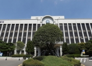 '尹정부 비판' 현수막 수십개 훼손한 60대 남성, 항소심도 집유