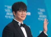 '무등록 기획사 운영' 성시경 불송치...누나·소속사만 송치된 이유는