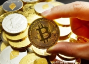 "비트코인 팔아? 버텨?" 또 와르르...두 달새 30% 급락 '멘붕'