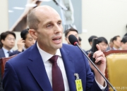 사실상 5000원 쿠폰 '띡'...쿠팡 대표 "1.7조 규모" 추가 보상 선 그었다