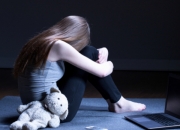 "옷 벗고 춤춰"…10대 영상 3000원에 산 남성 '벌금' 아닌 '실형' 왜?