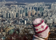 "여보, 이자 월 25만원 늘었어" 영끌족 발동동...금리동결인데, 왜?