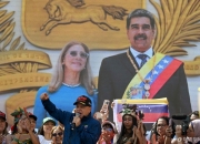 "마두로, 국가 부도 막으려 금 113톤 스위스로 반출…7.5조원 규모"