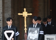 "세상 부러울 게 없다"…안성기 장남, 부친 생전 편지 낭독하며 오열