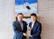 동계스포츠 발전 기여...신동빈 롯데 회장, 대한체육회 감사패 수상