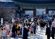 "한국 좋아요" 외국인 10명 중 8명의 답…호감도 1위 보인 나라는?