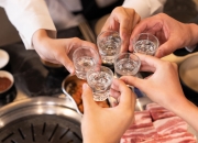 다른 직원 술잔에 물 채워서…회식서 유리잔 던진 상사 '500만원 벌금'